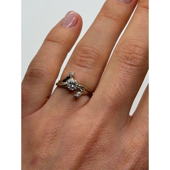 14K WHITE GOLD DIAMONDS RING SIZE 5.5 - Picture 1 of 10